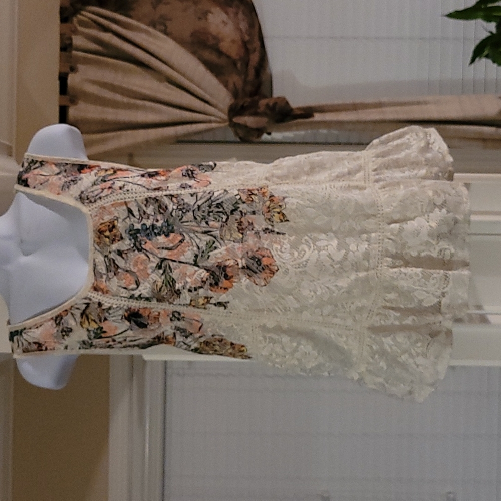 Beautiful lace tunic top!